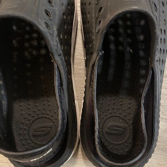 Skechers Kids Black White Low Top Round Toe Casual Slip On Shoes Size US 2 - Picture 4 of 6